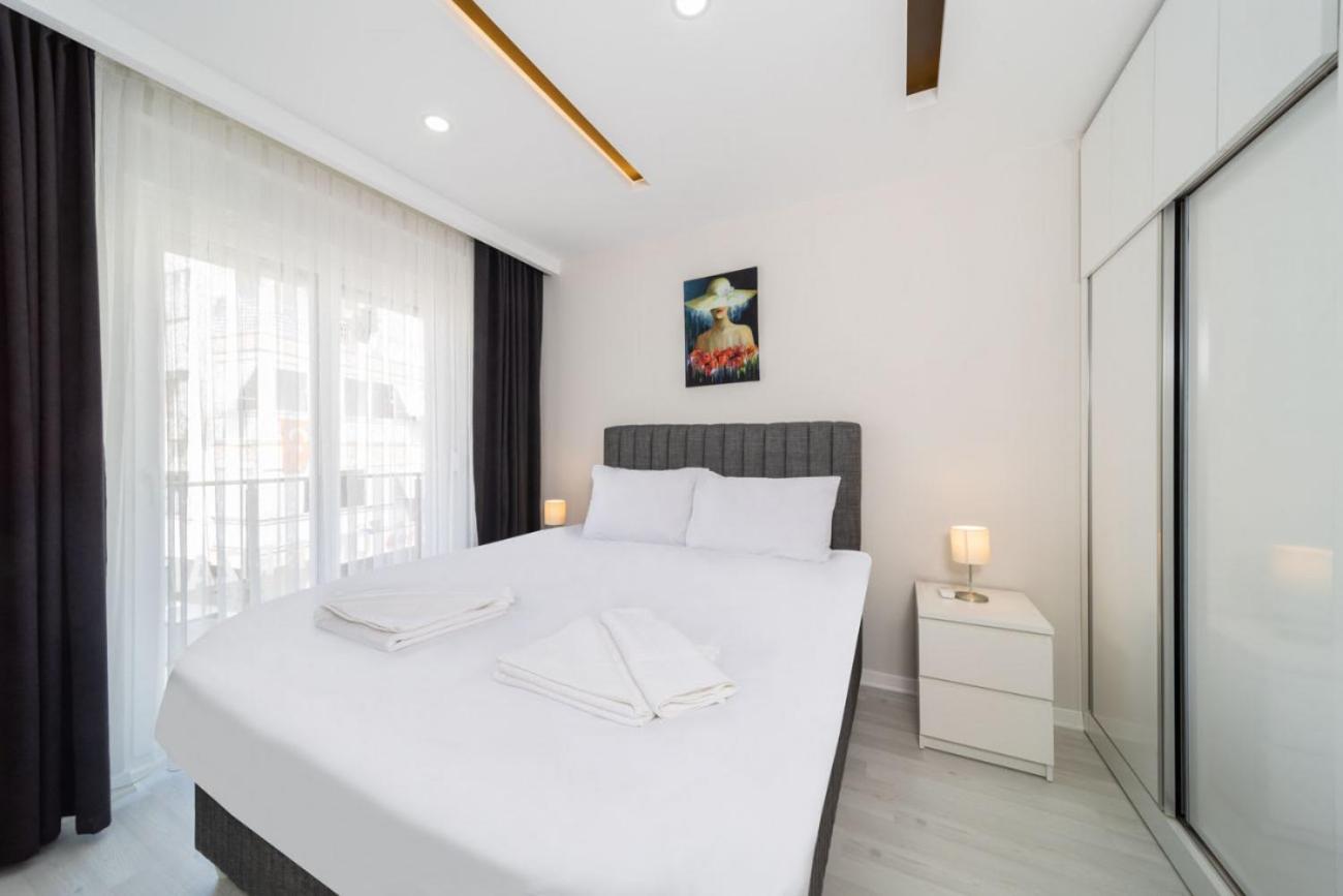 Daire Lovely With Central Location Walking Distance To Beach In Muratpasa,