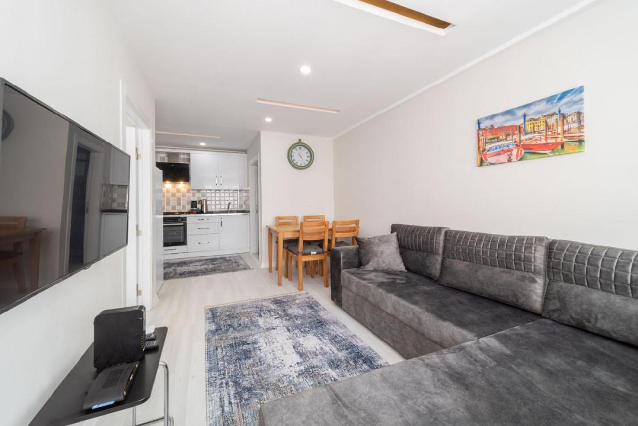 Daire Lovely With Central Location Walking Distance To Beach In Muratpasa, *